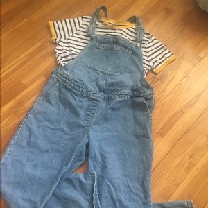 Spring ready in comfy denim overalls 🌸🍭🌈